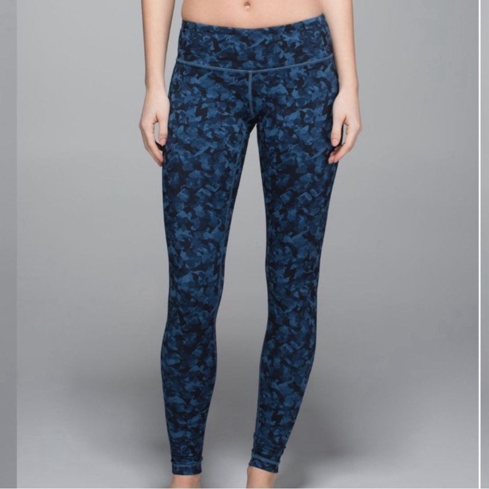 💕 LULULEMON Wunder Under Pant *Full-On Luon
Mystic Jungle Blue size 4